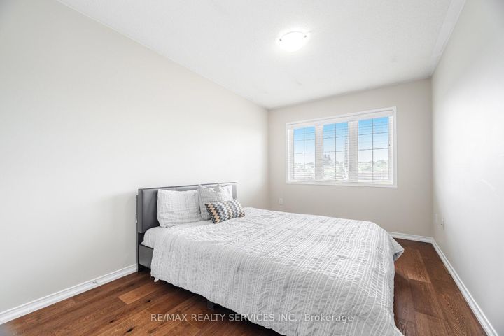 Photo 27 at 162 Sussexvale Drive, Wellington, Brampton