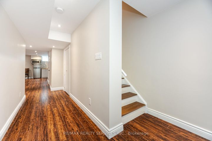 Photo 33 at 162 Sussexvale Drive, Wellington, Brampton