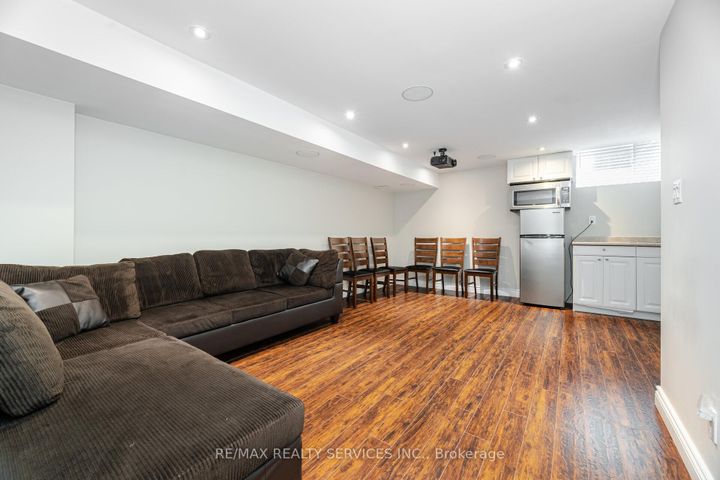 Photo 34 at 162 Sussexvale Drive, Wellington, Brampton