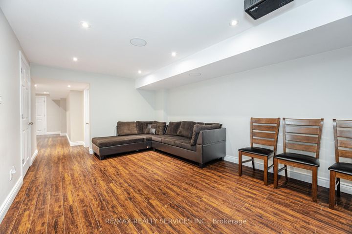 Photo 35 at 162 Sussexvale Drive, Wellington, Brampton