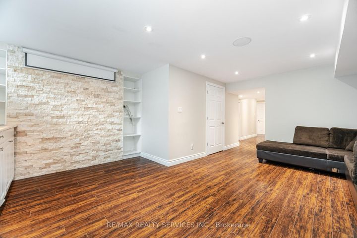 Photo 36 at 162 Sussexvale Drive, Wellington, Brampton