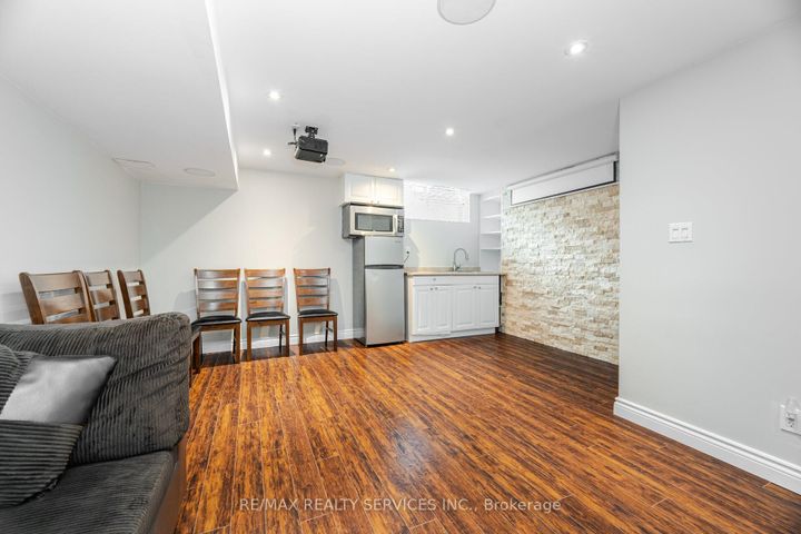 Photo 37 at 162 Sussexvale Drive, Wellington, Brampton