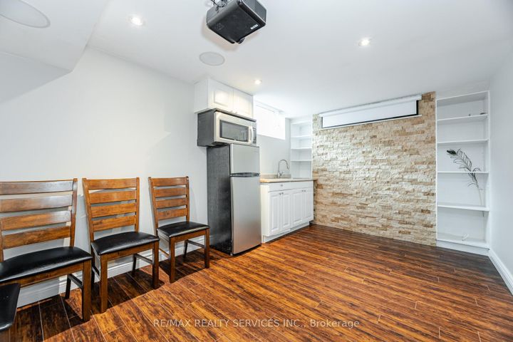 Photo 38 at 162 Sussexvale Drive, Wellington, Brampton