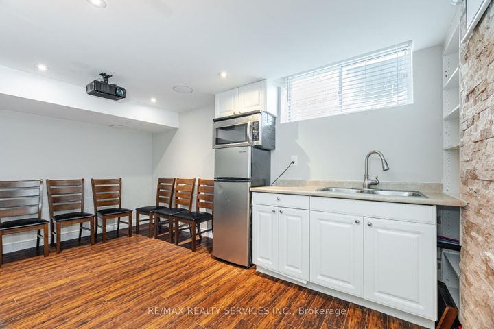 Photo 39 at 162 Sussexvale Drive, Wellington, Brampton