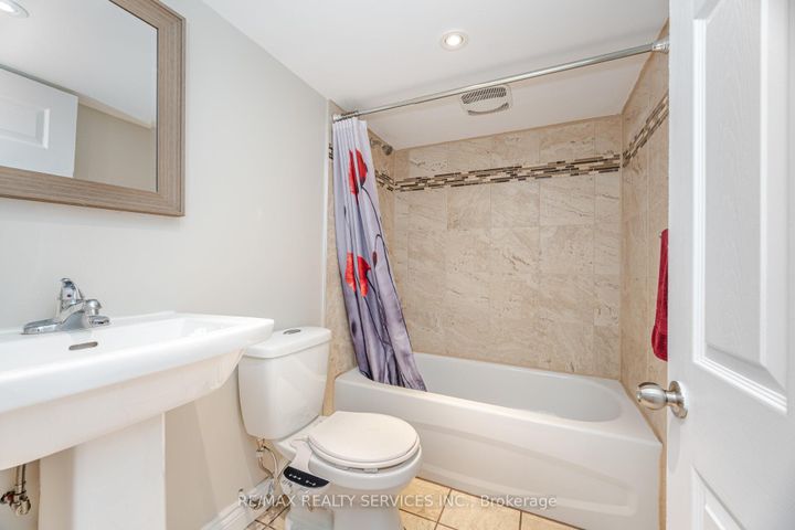 Photo 40 at 162 Sussexvale Drive, Wellington, Brampton