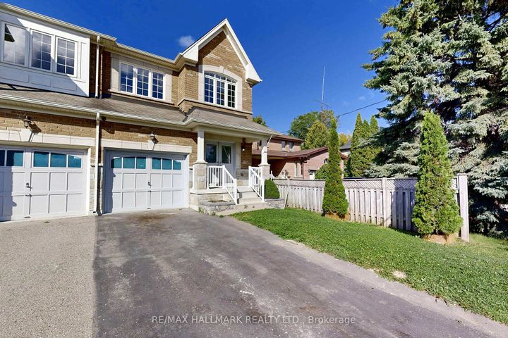 Photo 1 at 138 Olde Bayview Avenue, Oak Ridges Lake Wilcox, Richmond Hill