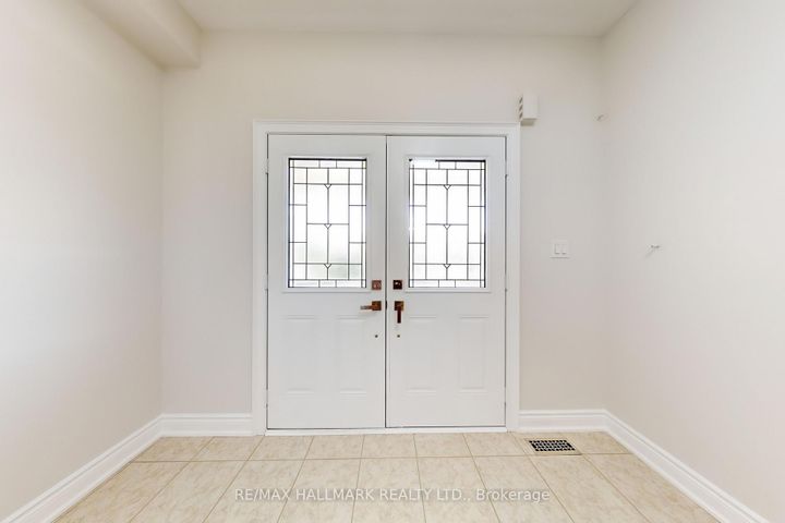 Photo 3 at 138 Olde Bayview Avenue, Oak Ridges Lake Wilcox, Richmond Hill