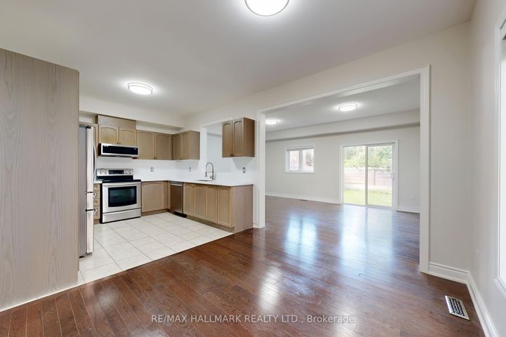 Photo 11 at 138 Olde Bayview Avenue, Oak Ridges Lake Wilcox, Richmond Hill