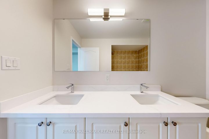 Photo 29 at 138 Olde Bayview Avenue, Oak Ridges Lake Wilcox, Richmond Hill