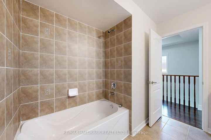 Photo 30 at 138 Olde Bayview Avenue, Oak Ridges Lake Wilcox, Richmond Hill