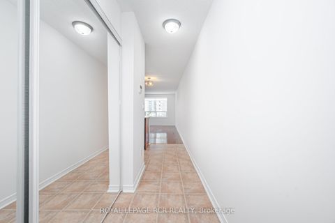 Photo 2 at 301 - 11 Oneida Crescent, Langstaff, Richmond Hill