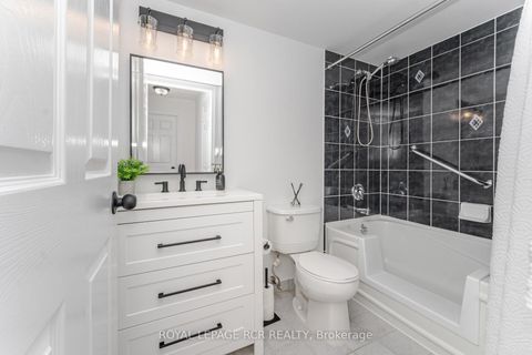 Photo 11 at 301 - 11 Oneida Crescent, Langstaff, Richmond Hill