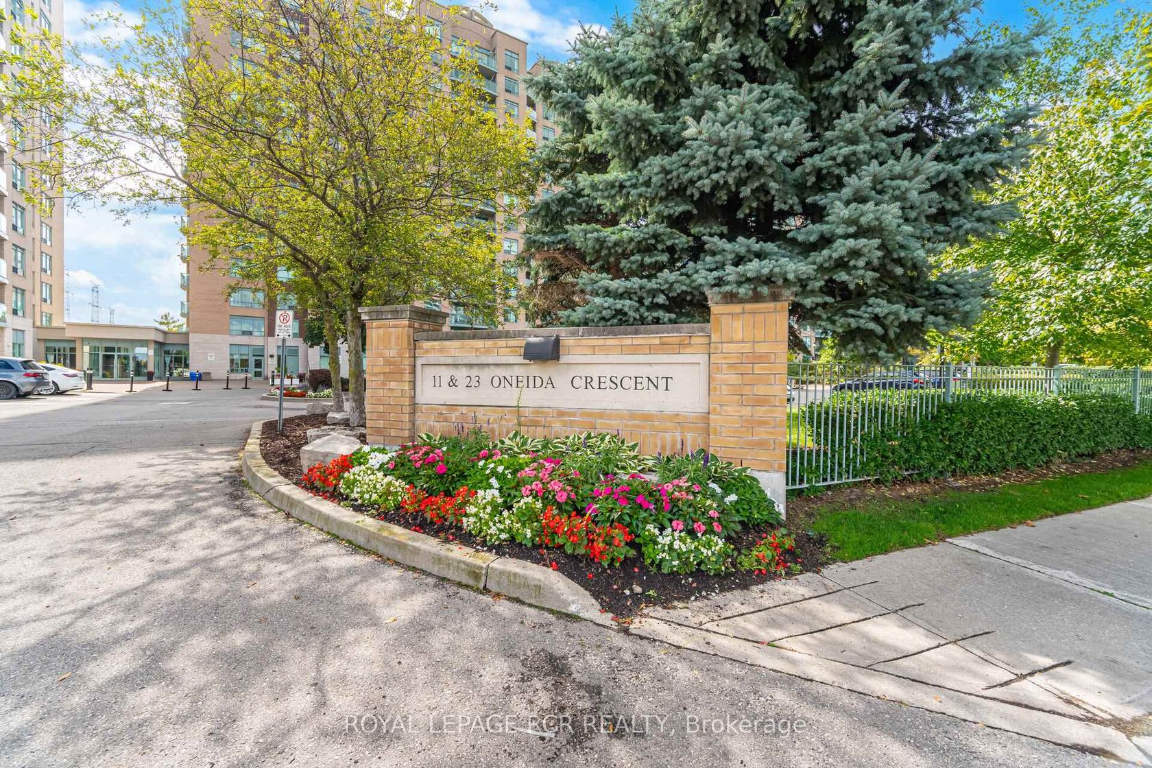 301 - 11 Oneida Crescent, Langstaff, Richmond Hill 