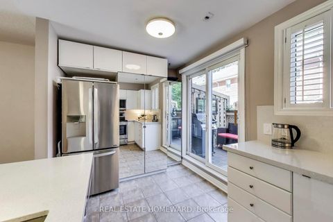 Photo 4 at 257 Milan Street, Moss Park, Toronto