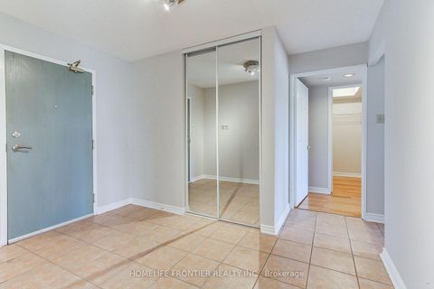 Photo 7 at 411 - 7300 Yonge Street, Yorkhill, Vaughan
