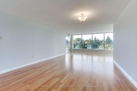 Photo 11 at 411 - 7300 Yonge Street, Yorkhill, Vaughan
