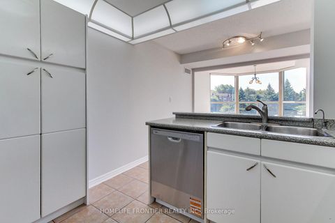 Photo 18 at 411 - 7300 Yonge Street, Yorkhill, Vaughan