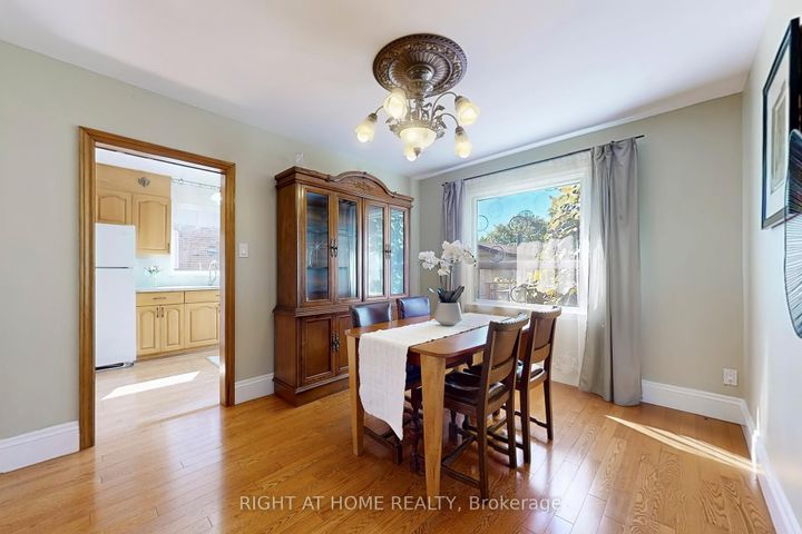 Photo 5 at 118 Treeview Drive, Alderwood, Toronto