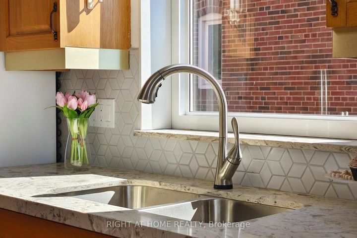 Photo 8 at 118 Treeview Drive, Alderwood, Toronto