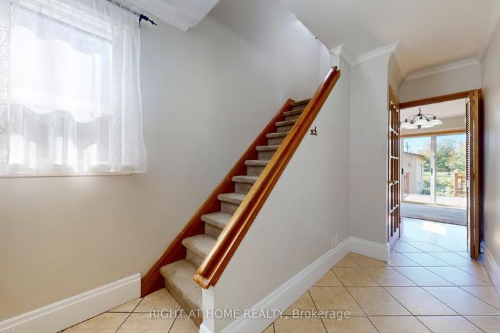 Photo 10 at 118 Treeview Drive, Alderwood, Toronto