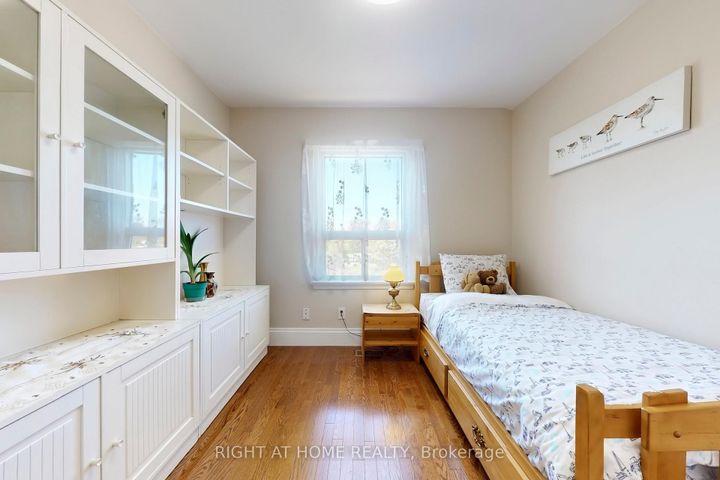 Photo 13 at 118 Treeview Drive, Alderwood, Toronto
