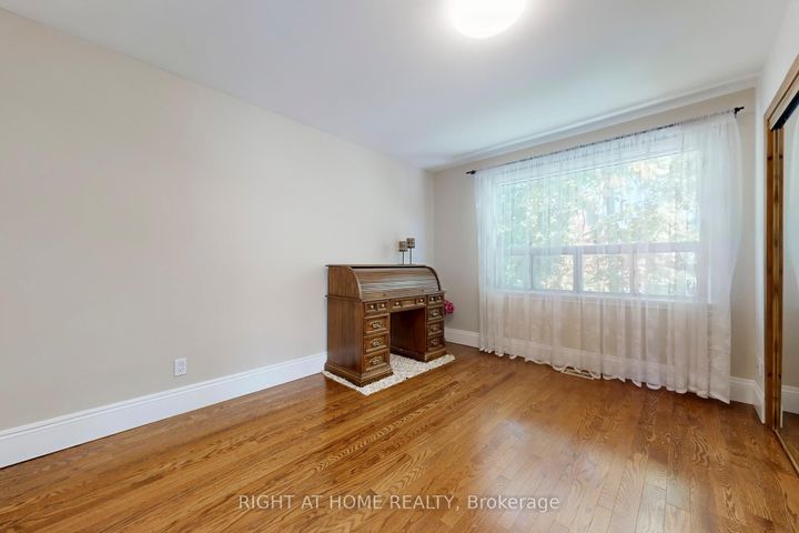 Photo 14 at 118 Treeview Drive, Alderwood, Toronto