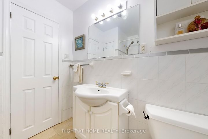 Photo 15 at 118 Treeview Drive, Alderwood, Toronto
