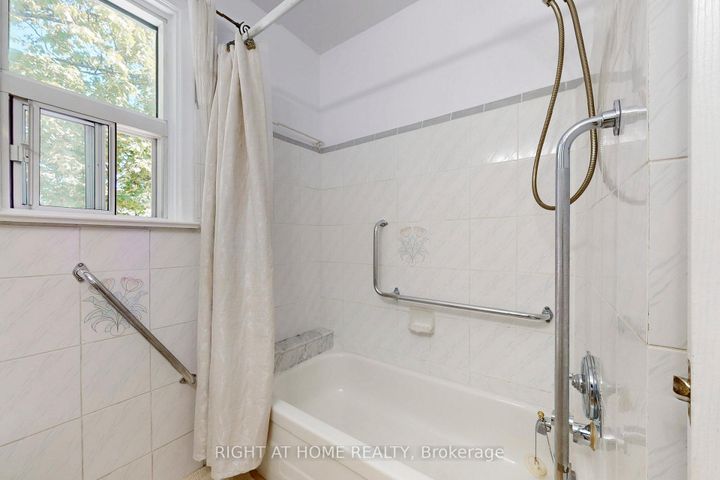 Photo 16 at 118 Treeview Drive, Alderwood, Toronto