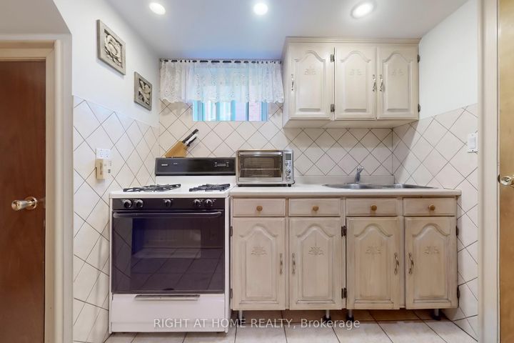 Photo 17 at 118 Treeview Drive, Alderwood, Toronto