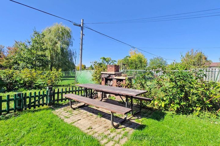 Photo 26 at 118 Treeview Drive, Alderwood, Toronto