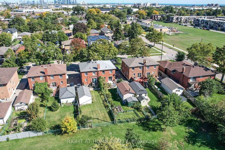 Photo 33 at 118 Treeview Drive, Alderwood, Toronto
