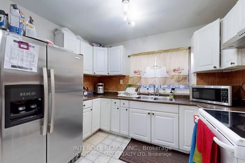 Photo 10 at 7 - 61 Driftwood Avenue, Jane Heights, Toronto
