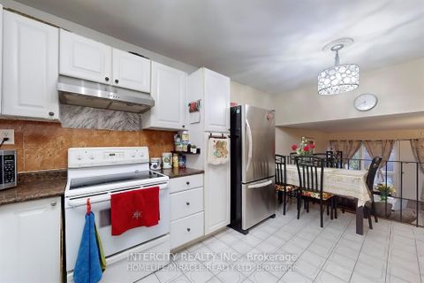 Photo 11 at 7 - 61 Driftwood Avenue, Jane Heights, Toronto