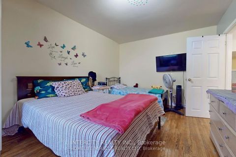 Photo 19 at 7 - 61 Driftwood Avenue, Jane Heights, Toronto