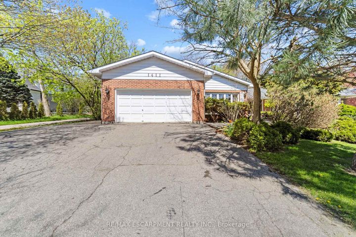 Photo 1 at 1411 Beaufort Drive, Tyandaga, Burlington