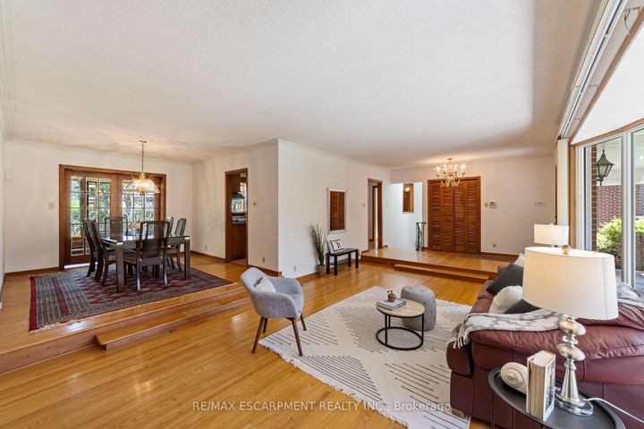 Photo 4 at 1411 Beaufort Drive, Tyandaga, Burlington