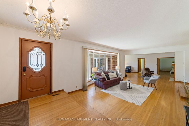 Photo 5 at 1411 Beaufort Drive, Tyandaga, Burlington