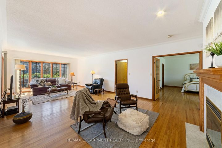 Photo 8 at 1411 Beaufort Drive, Tyandaga, Burlington