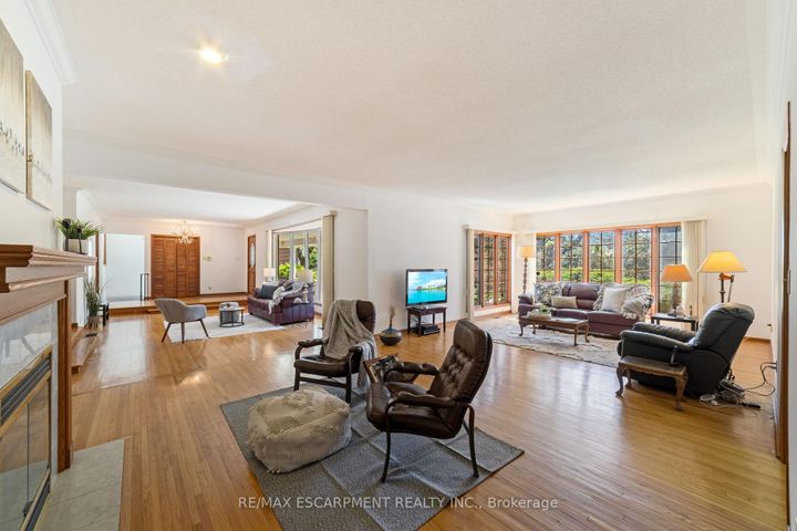 Photo 9 at 1411 Beaufort Drive, Tyandaga, Burlington