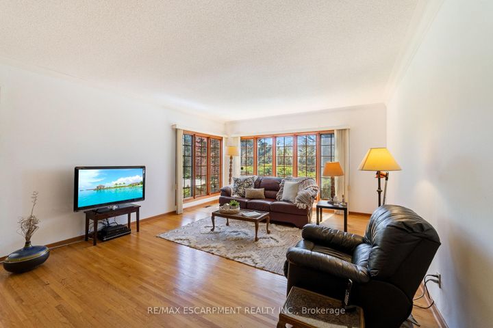 Photo 10 at 1411 Beaufort Drive, Tyandaga, Burlington