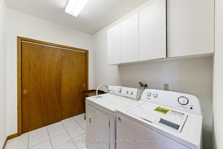 Photo 11 at 1411 Beaufort Drive, Tyandaga, Burlington
