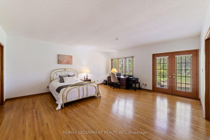 Photo 12 at 1411 Beaufort Drive, Tyandaga, Burlington