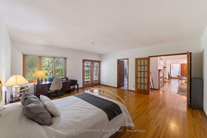 Photo 13 at 1411 Beaufort Drive, Tyandaga, Burlington