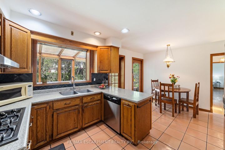 Photo 15 at 1411 Beaufort Drive, Tyandaga, Burlington
