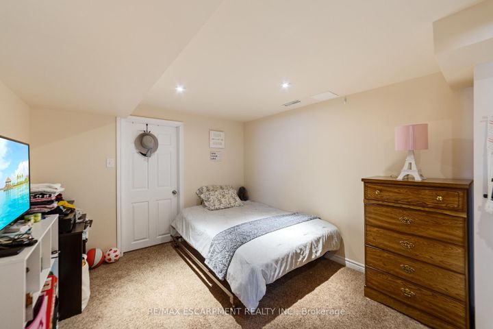 Photo 26 at 1411 Beaufort Drive, Tyandaga, Burlington