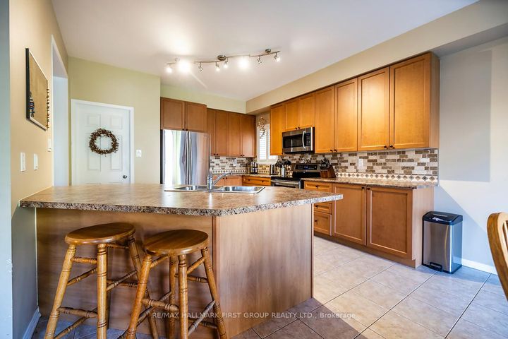 Photo 25 at 1620 Badgley Drive, Taunton, Oshawa