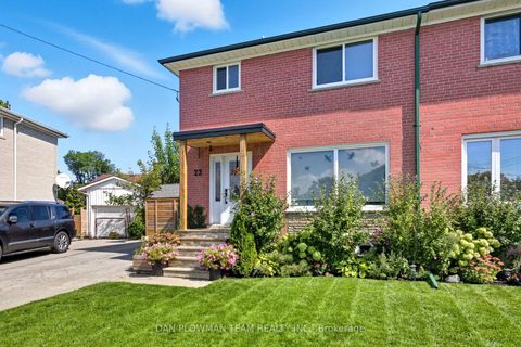 Photo 1 at 22 Athenia Court, West Hill, Toronto
