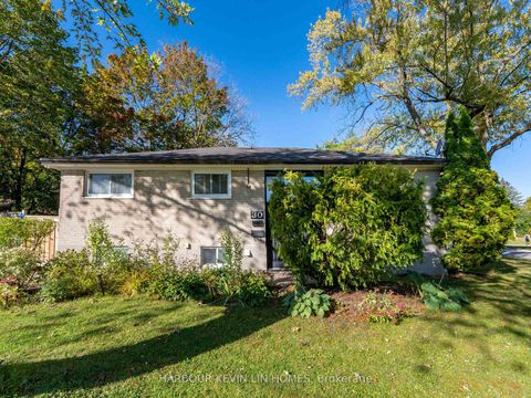 Photo 2 at 30 Foreht Crescent, Aurora Heights, Aurora