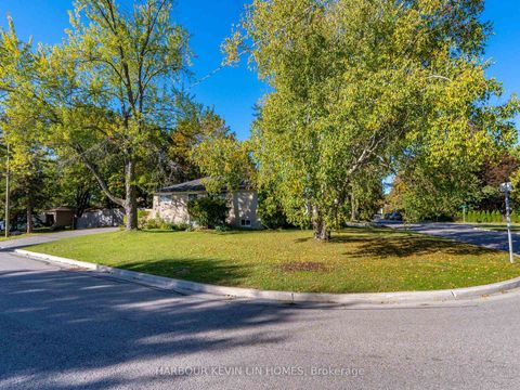 Photo 5 at 30 Foreht Crescent, Aurora Heights, Aurora