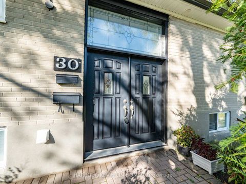 Photo 6 at 30 Foreht Crescent, Aurora Heights, Aurora